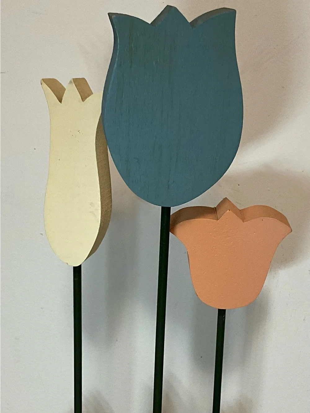 VTG Handcrafted Wooden Folk Art Decor Welcome Ladder & Tulips